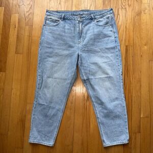 American Eagle Mom Jeans 18 Light Wash High Rise Relaxed Tapered Leg Blue Denim